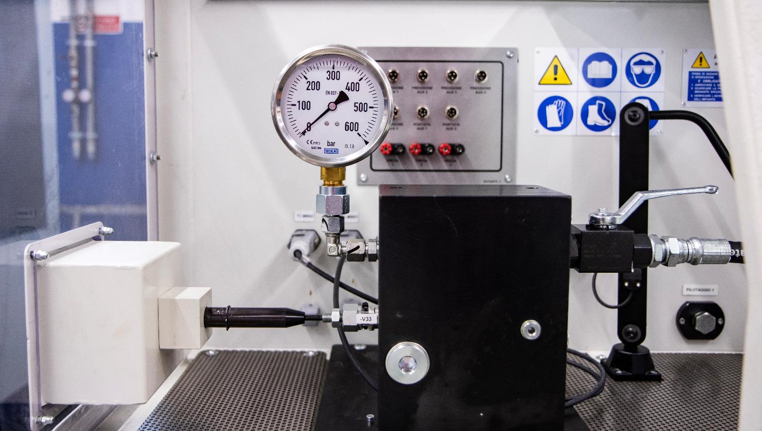 hydraulic-valves-laboratory-test-bench-1207-2